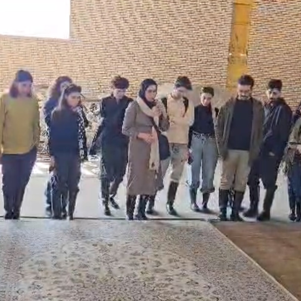 بازدید دانشجویان رشته ی فرش دانشگاه هنر ایران، از کارگاه قالیشویی ادیب